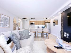 UNIQUE CONDO I Massive Patio I Luxury 1BR Banyan I Washer Dryer I Free park I 5 Beach