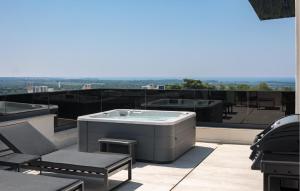 Cozy Apartment In Tar With Wifi