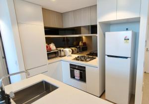 40 Queens Wharf 1 BR Apartment