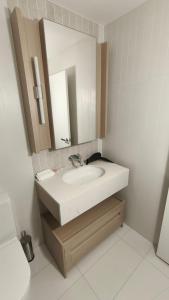 40 Queens Wharf 1 BR Apartment