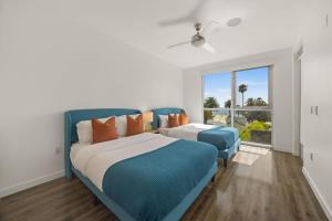 Santa Monica Seaside Haven! Ocean Views, Beach Steps Away and Creative Vibes