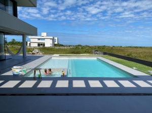Mansão de praia para a família ao lado da Ilha do Mel