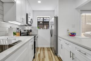 Arlington Entertainment District Home Blue Door - 3hvězdičkové hotely ve městě Arlington