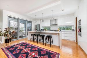 Cullen Stay Calm Connected Convenient