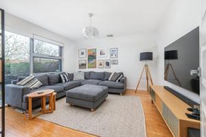 Cullen Stay Calm Connected Convenient