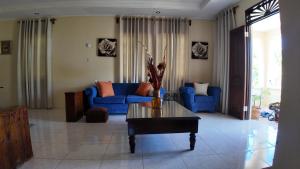 Pinewood Luxury Villa