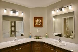 Blue Mountain Village Townhome 4 Bedroom with Shuttle & Pool