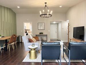 Mid Century Villa With Community Pool! Close to Busch Gardens