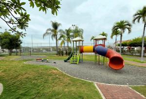 Casa Amplia, Piscina privada, Vía Samborondón, parrilla