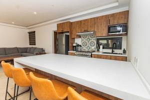 Beautiful apartment with a view of the Arch