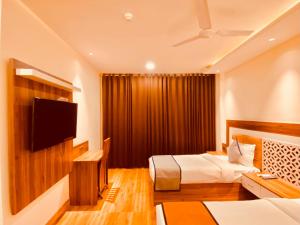 Hotel White Regency -300 MTR from Golden Temple