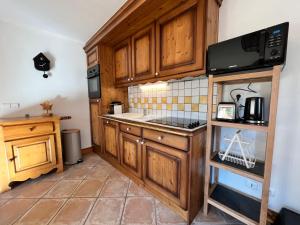 Appartement T3 au cœur de Samoëns avec balcon et parking privatif - FR-1-624-54