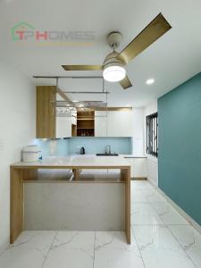 TPHomes Lakeview 122