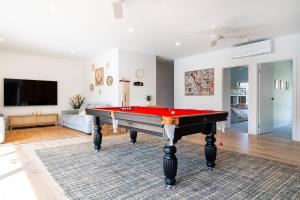 Coastal Luxe - Heated Pool, Tennis, Sauna, Acreage