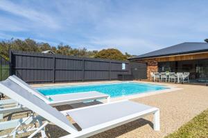 Coastal Luxe - Heated Pool, Tennis, Sauna, Acreage