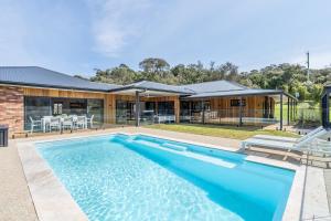 Coastal Luxe - Heated Pool, Tennis, Sauna, Acreage