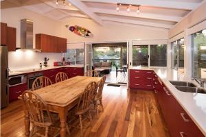 Casa Lagoona - A Lush Family Haven by the Beach