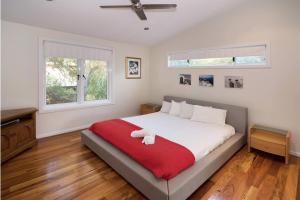 Casa Lagoona - A Lush Family Haven by the Beach