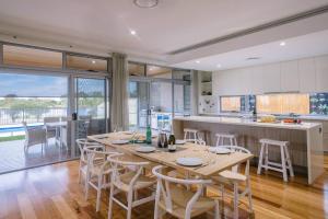 Ceol Na Mara - Luxury Pool Escape with Golf Views