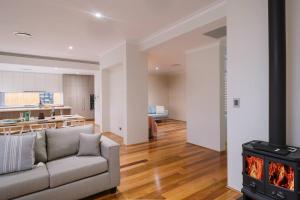 Ceol Na Mara - Luxury Pool Escape with Golf Views