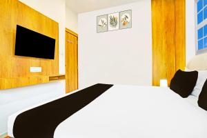 Super Collection O Adajan Formerly Hotel Western Inn - 2-star hotels in Surat