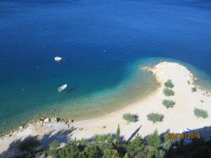 Apartments Lozina on the Beach