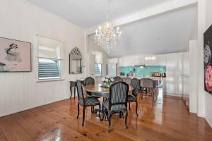 Luxe Inner-City Home with City Views - Teneriffe