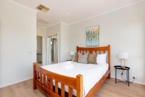 3 bedroom Townhouse next to River East Melbourne