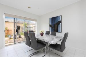 3 bedroom Townhouse next to River East Melbourne