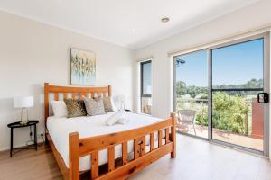 3 bedroom Townhouse next to River East Melbourne