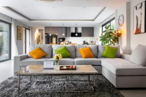 Serenity lux Pool Villa in Jomtien 6BR & 5 Mins to Beach 豪華六臥獨棟泳池別墅 中天海灘