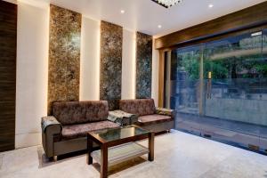 Super Townhouse Guwahati Railway Station Formerly Niharika Guest House