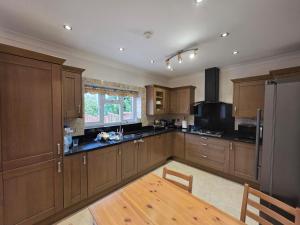 Bright 3BD Family Home with Garden Barkingside