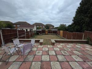 Bright 3BD Family Home with Garden Barkingside