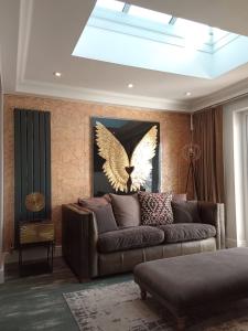 7 bed 3 bath M25 Long term Parking