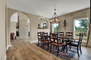 Luxury Homes! With a Pool-Jacuzzi-Outdoor Kitchen!