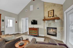 Luxury Homes! With a Pool-Jacuzzi-Outdoor Kitchen!