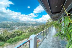 Toba Crest Vue By Helocus