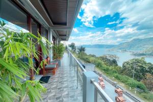 Toba Crest Vue By Helocus