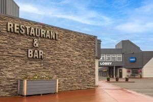 Travelodge by Wyndham Grande Prairie - 3hvězdičkové hotely ve městě Grande Prairie