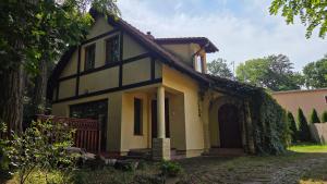 Żółty Domek nad Jeziorem Lubniewice