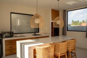 Modern 1BR with Rooftop Rice Fields & Seseh Beach Panorama