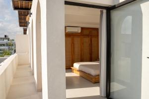 Modern 1BR with Rooftop Rice Fields & Seseh Beach Panorama