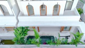 Modern 1BR with Rooftop Rice Fields & Seseh Beach Panorama