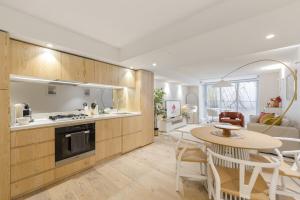 Pacific Chic Luxury Pad 2 - Beachfront Aircon Lift