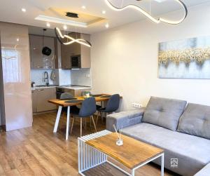 Cozy Central 1 Bedroom Apartment Near Mall Sofia and metro