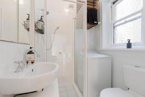 Charming Stylish City Pad Potts Point w Laundry