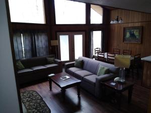 Shady Woods Retreat 3BR Chalet