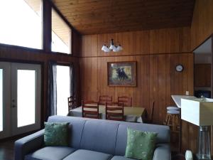 Shady Woods Retreat 3BR Chalet