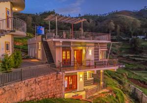 Central Homestay Ooty by VOYE HOMES Family-Friendly Budget Stay with Valley And Mountain Views